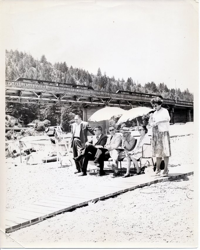 Photograph (7 1/2″ x 9 1)