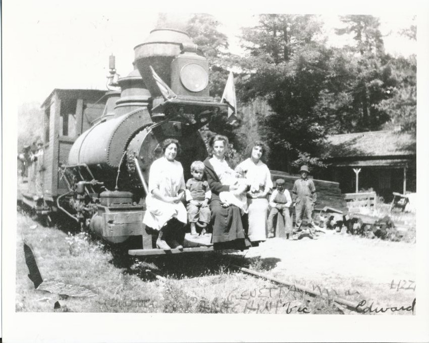 Tyrone with Genetta Perachini, Vic, Ma, Edward, Lizzie